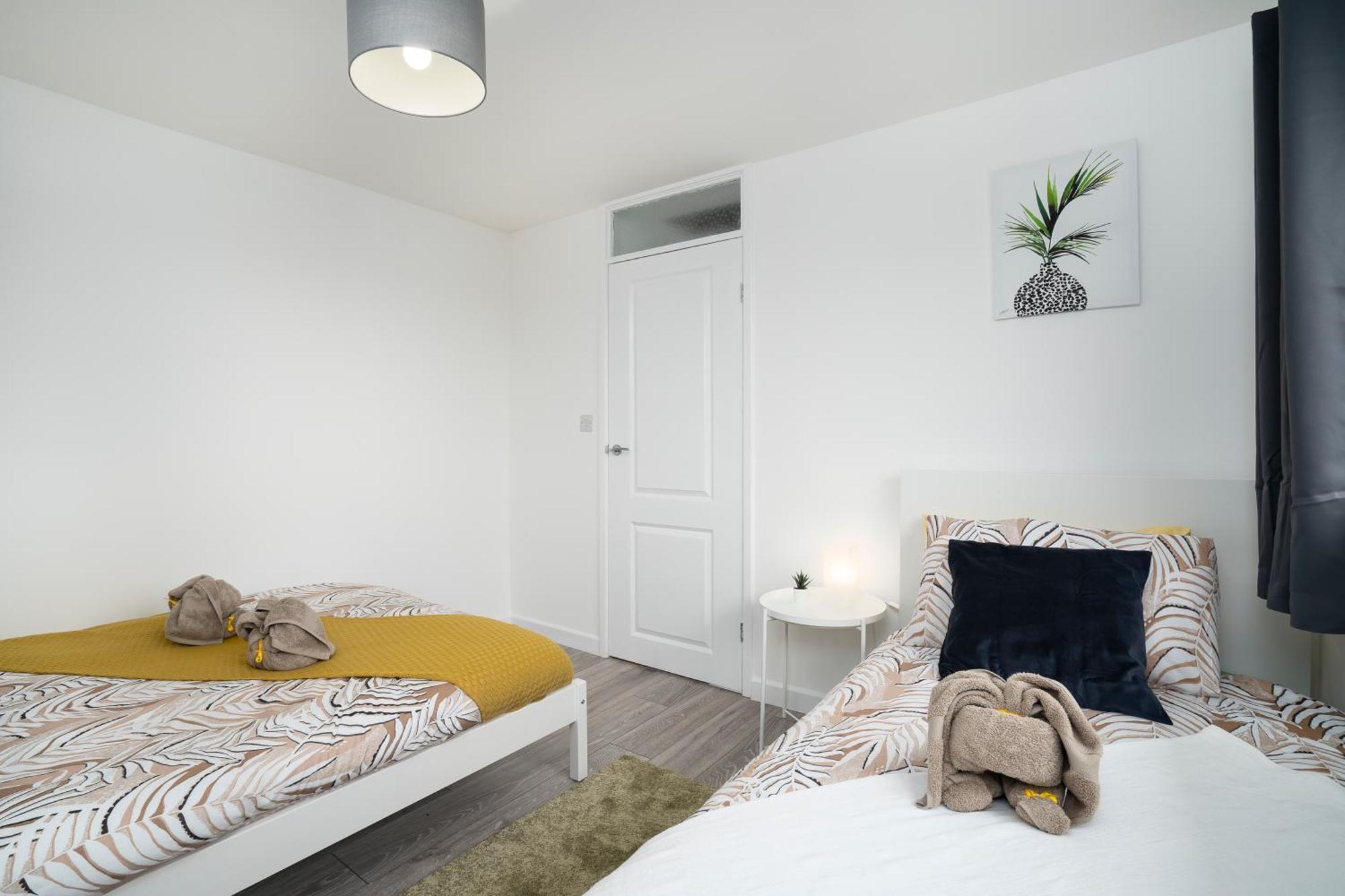 Апартаменти Modern 4 Bed House-Free Parking Burton  Екстер'єр фото